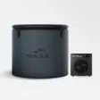Gråt cylinderformet Polax Air Plus isbad ved siden af en lille sort køler